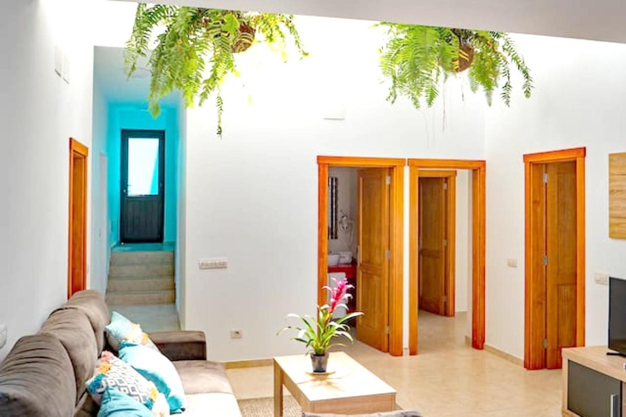 Comfortable House In Tias With Free Parking Exterior photo